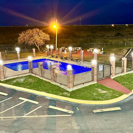 The Country Corner Inn Devine Εξωτερικό φωτογραφία