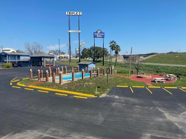 The Country Corner Inn Devine Εξωτερικό φωτογραφία