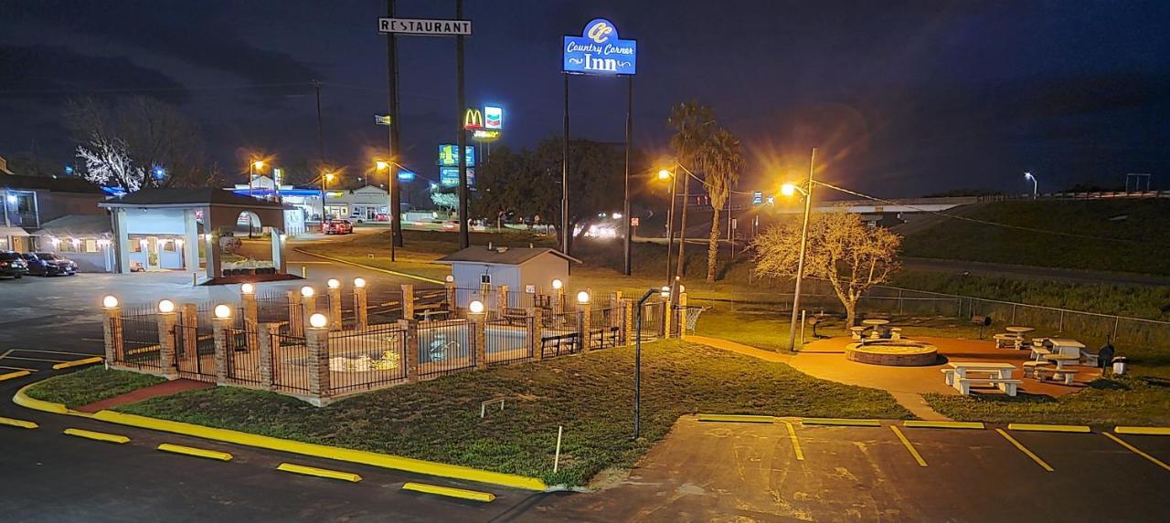 The Country Corner Inn Devine Εξωτερικό φωτογραφία