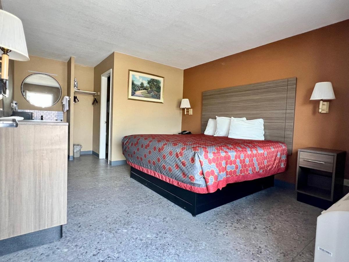 The Country Corner Inn Devine Εξωτερικό φωτογραφία
